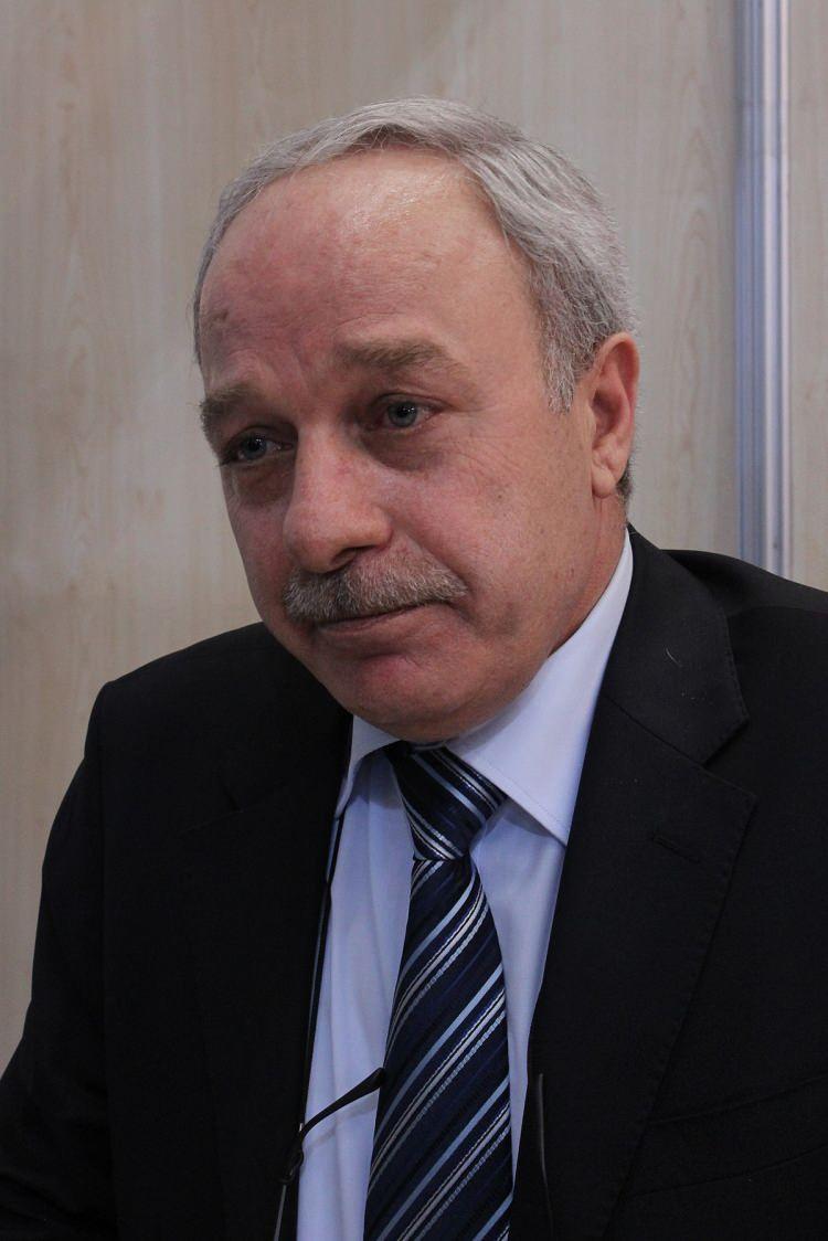 <p><strong>'KOLTUK' VURGUSU</strong></p>
<p>'Meselenin hala koltuk merakı olduğunu düşünen varsa alın bir koltuk da ben vereyim' diyen Sarızeybek, ayrılık kararını Partililerle paylaştı.</p>