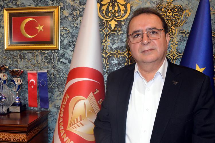 <p><strong>'DOĞUDAN BATIYA BÜTÜN İLLERE SERVİS YAPILIYOR'</strong></p>

<p> </p>

<p> </p>

<p>Bu yıl taleplere yetişmek için yoğun tempoda çalıştıklarını anlatan takı üreticisi Yakup Çevikaslan, </p>
