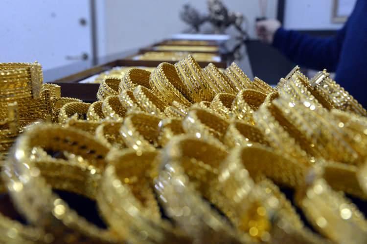 <p>Kahramanmaraş'ta 2021 yılında 9 ton üretimle sınırlanan altın takı üretimi, geride bırakılan 2022 yılında yüzde 125 artışla 20 ton üretime ulaşarak tarihi bir rekora imza attı.</p>
