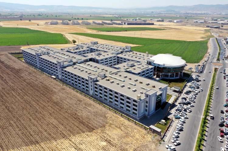 <p><strong>21 ayar ve 22 ayar olarak ürettiğimiz takılarımız da yurt dışında rağbet görüyor ve birçok ülkeye ihraç ediliyor" </strong>diye konuştu.</p>