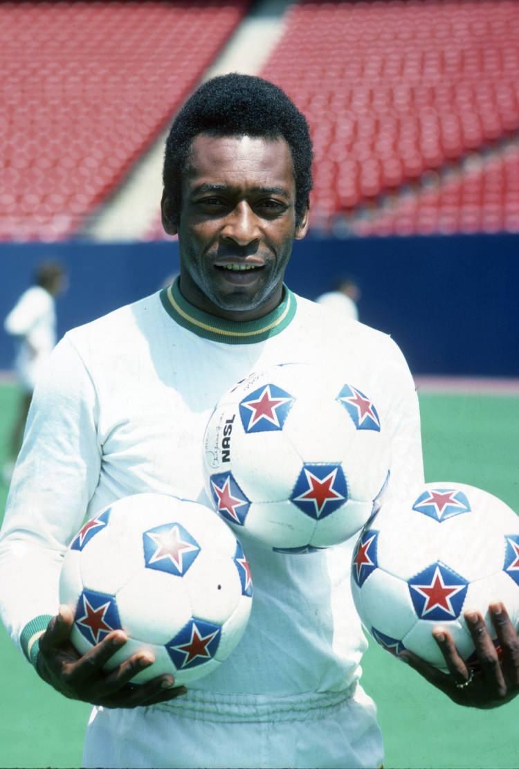 <p>Pele, Santos`tan ayrıldıktan sonra futbol kariyerine yine Amerika kıtasında devam etti. ABD ligi ekiplerinden New York Cosmos`ta 1975-1977 yıllarında mücadele eden Brezilyalı efsanevi oyuncu, son senesinde lig şampiyonluğu yaşadı.</p>