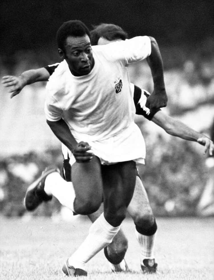 <p>1959'da Pele kendi rekorunu kırarak bir sezonda 129 gol kaydetti.</p>