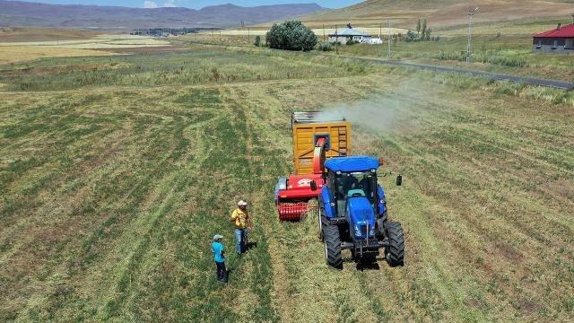 <p>&Ccedil;KS başvurularının e-Devlet Kapısı &uuml;zerinden yapılabilmesi i&ccedil;in kimlik bilgileri ve şifresiyle sisteme giriş yapan &ccedil;ift&ccedil;i, e-Devlet Kapısı'ndaki arama kısmına "&Ccedil;KS" yazıp, daha sonra "&Ccedil;KS Kayıt Yenileme Başvurusu" hizmetini se&ccedil;ecek.</p>
