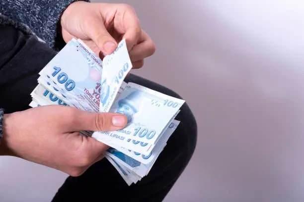 <p>Başöğretmen unvanını kazanmış olanlardan 1-2 derecelerden aylık alanların tazminat oranı yüzde 40’tan yüzde 120’ye çıkarılırken, diğer derecelerden aylık alanların tazminat oranı ise yüzde 30’dan yüzde 100’e çıkarıldı.</p>
<p> </p>