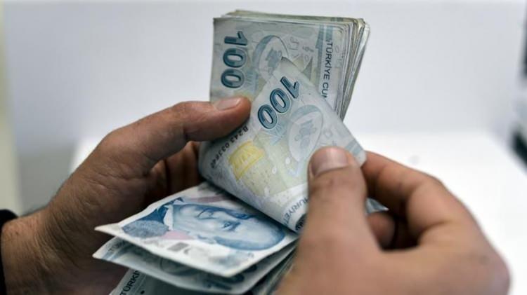 <p><strong>İŞTE YENİ UZMAN VE BAŞÖĞRETMEN TAZMİNAT ORANI</strong></p>
<p>657 sayılı Devlet Memurları Kanunu ile aynı Kanunun ek geçici 9’uncu maddesi kapsamına giren kurumlardan aylık alanlara, bu Kanunun 152’nci maddesine göre 2006 Ödenecek “Diğer Tazminatlar”a ilişkin yeni kararda şu ifadeler yer aldı:</p>