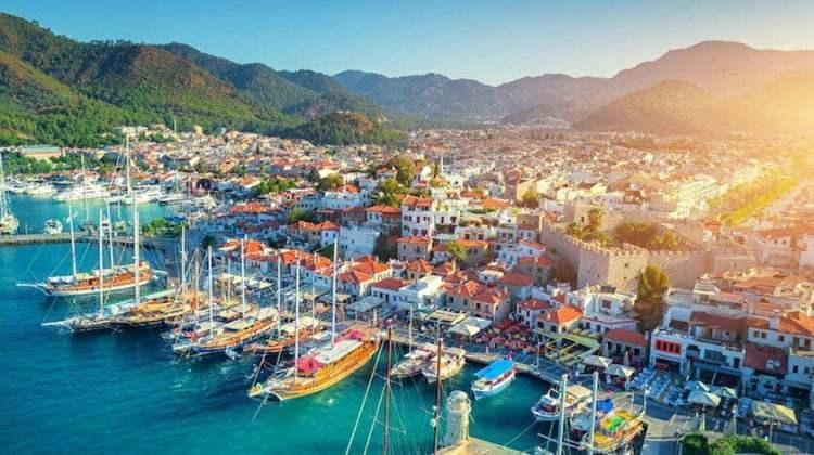 <p>T&uuml;rkiye'nin neredeyse 2019 rakamlarına ulaştığını, pandemi &ouml;ncesine g&ouml;re kaybı en az olan &uuml;lke olduğunu a&ccedil;ıklayan Yavuz,&nbsp;</p>
