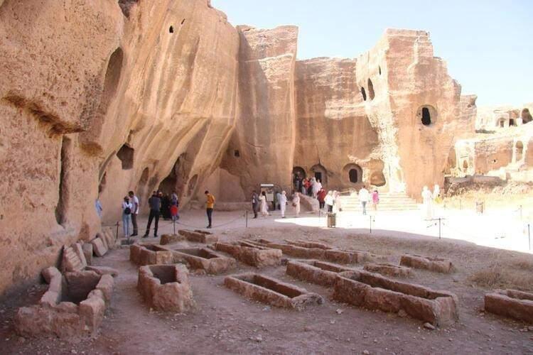 <p>Buna g&ouml;re; bu yılın en &ccedil;ok turist alan ilk 3 &uuml;lkesi Fransa, İspanya, T&uuml;rkiye olarak sıralandı. İsrail ve Yunanistan, ilk kez ilk 10 i&ccedil;inde yer buldu" diye konuştu.</p>
