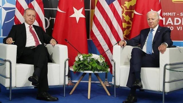<p>Cumhurbaşkanı Recep Tayyip Erdoğan'ın, Rusya-Ukrayna savaşında ateşkesin sağlanması ve bölgeden sivillerin tahliyesi konusunda iki ülke liderleri ve ABD Başkanı Joe Biden'ın da arasında bulunduğu isimlerle yürüttüğü yoğun diplomasi mart ayına damgasını vurdu.</p>