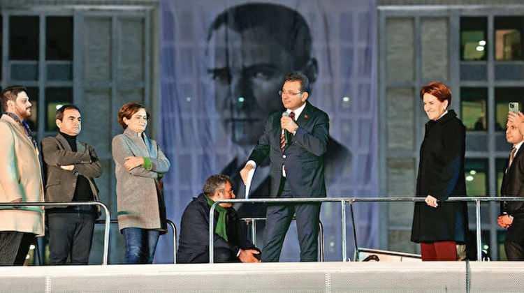 <p>İstanbul Büyükşehir Belediye Başkanı Ekrem İmamoğlu'na, YSK üyelerine hakaret ettiği gerekçesiyle Anadolu 7. Asliye Ceza Mahkemesi'nce verilen 2 yıl 7 ay 15 gün hapis cezası da kamuoyunda geniş yer tuttu.</p>