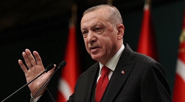 <p><strong>19 OCAK</strong></p>
<p> </p>
<p>Kamu görevlilerinin aylık ve ücretlerinde 1 Ocak-30 Haziran 2022 dönemi için uygulanacak artış oranının yüzde 5'ten yüzde 7,5'e yükseltilmesi, gelir ve aylık ödemesi yapılanlara 1500 lira olarak öngörülen aylık asgari ödeme tutarının 2 bin 500 liraya çıkarılması, BES'te devlet katkısı oranının yüzde 25'ten yüzde 30'a çıkarılmasını da içeren Bireysel Emeklilik Tasarruf ve Yatırım Sistemi Kanunu ile Bazı Kanunlarda ve 375 Sayılı Kanun Hükmünde Kararnamede Değişiklik Yapan Kanun Teklifi, TBMM Genel Kurulunda kabul edilerek yasalaştı.</p>