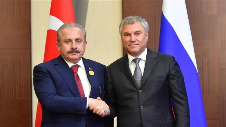 <p><strong>16 MART</strong></p>

<p> </p>

<p>TBMM Başkanı Mustafa Şentop, Rusya Federasyonu Devlet Duması Başkanı Vyacheslav Volodin ile telefonla görüşerek, "İtibarlı bir dünya gücü olarak görmek istediğimiz Rusya ile egemenliği ve bağımsızlığını istediğimiz Ukrayna arasındaki bu komşu ve kardeş kavgasının sona ermesi için çalışmaya her zaman hazırız." dedi.</p>

