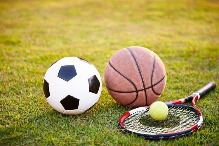 <p><strong>22 NİSAN</strong></p>

<p> </p>

<p>AK Parti ve MHP milletvekillerinin ortak imzasını taşıyan Spor Kulüpleri ve Spor Federasyonları Kanunu Teklifi, TBMM Genel Kurulunda kabul edilerek yasalaştı. Spor kulüplerinin dernek statüsünden çıkarılarak anonim şirket olarak tescil edilmelerinin önü açıldı.</p>
