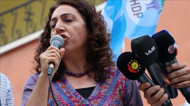 <p><strong>27 TEMMUZ</strong></p>
<p> </p>
<p>TBMM Karma Komisyonu, İstanbul'daki izinsiz gösteride polise yumruklu saldırıda bulunan Demokratik Bölgeler Partisi (DBP) Diyarbakır Milletvekili Salihe Aydeniz'in yasama dokunulmazlığının kaldırılması yönünde karar verdi.</p>