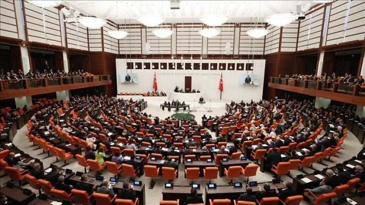 <p><strong>30 KASIM</strong></p>

<p> </p>

<p>CHP Genel Başkanı Kemal Kılıçdaroğlu, HDP Eş Genel Başkanları Mithat Sancar ve Pervin Buldan ile Zafer Partisi Genel Başkanı Ümit Özdağ'ın da aralarında bulunduğu 42 milletvekiline ait 69 dokunulmazlık dosyası TBMM Başkanlığına sunuldu.</p>
