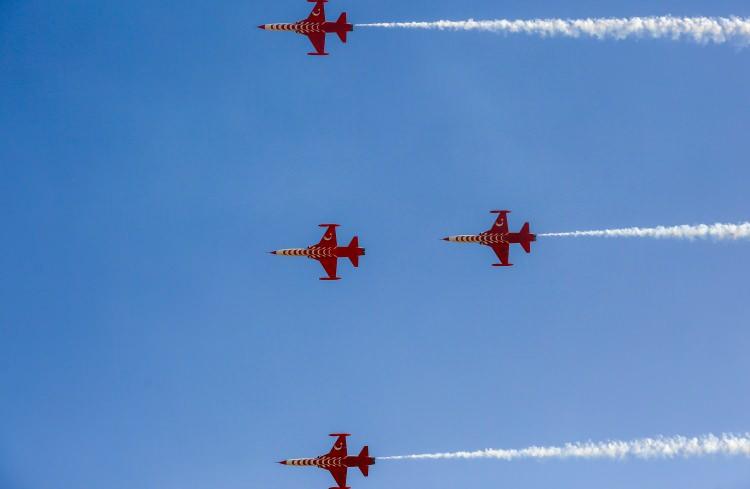 <p>“Uçucularımızın her gün uçucu sağlığı konusunda sabah muayenelerini yapıyoruz”</p>

<p>Türk Hava Kuvvetleri bünyesinde yer alan tüm pilotların sürekli sağlık kontrolünden geçtiğinin altını çizen 3’üncü Ana Jet Üs Komutanlığı Sağlık Amiri, “Uçucularımızın her gün uçucu sağlığı konusunda sabah muayenelerini yapıyoruz. </p>
