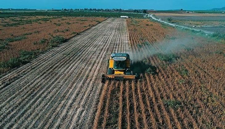 <p><strong>ÇİFTÇİYE 500 MİLYAR TL</strong><br />
 </p>

<p>Geçtiğimiz gün kimyevi gübre ve karma hayvan yeminde indirim ve fiyat sabitlemesine giden hükûmet iktidarı süresince her fırsatta çiftçiye destekler sundu. Yirmi yıl boyunca çiftçiye 500 milyar liraya yakın destek ödemesi yapan hükûmet, çiftçiye milyarlarca liralık mazot ve gübre desteği de sağladı. Hükûmet 2002’den bugüne hayvancılık sektöründeki desteklerin tarımsal destek içindeki payını yüzde 4,4’ten yüzde 25’e çıkardı.</p>
