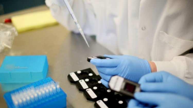 <p>48 saatten sonra başlanan tedavinin etkisi oldukça düşüktür. Bu nedenle erken teşhis için özellikle influenza tanılı kimseyle temas eden, ateş, baş ve yaygın vücut ağrısı olan hastaların test yaptırmaları erken tedavi için uygun olacaktır.</p>