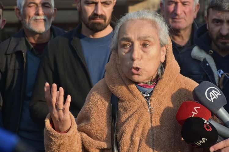 <p>Aslan Akkaya'nın halası Meral Kılıç (60) da "Ciğerimiz parçalandı. Yeğenimin cenazesi tanınmaz halde. Geride 2 çocuğu kaldı. Geride kalanların sonu ne olacak? Gözaltına alınanlar 2-3 gün sonra dışarı çıkar. Sorumlular kimse tespit edilip, hak ettiği cezayı çeksin" dedi.</p>