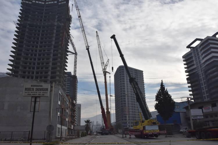 <p><strong>VİNÇ SÖKÜLÜYOR</strong></p>
<p> </p>
<p>Kazanın meydana geldiği inşaattaki vincin söküm çalışmalarına da başlandı.</p>