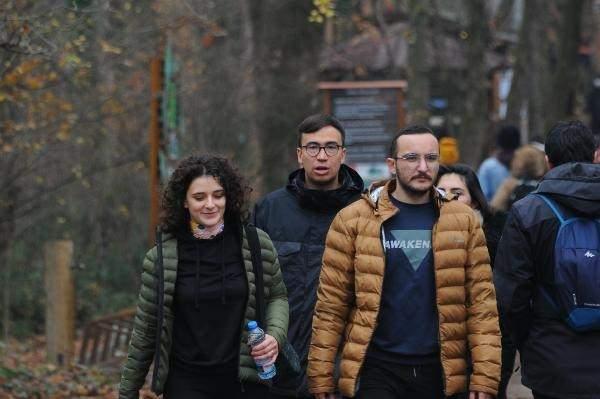 <p>Kocaeli Büyükşehir Belediyesi Ormanya Doğal Yaşam Parkı'na yeni yılın ilk gününde aileleriyle birlikte gelenler, çocuk hayvanat bahçesi, orman kütüphanesi, Hobbit evleri ve yaban hayatı alanları gibi birçok noktayı ziyaret etti. </p>