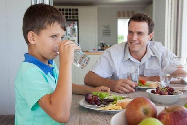 <p><strong>Aynı zamanda; sindirim sorunları ve enzimlerin azalmasına neden olarak vücuda daha az vitamin ve besin girmesine sebebiyet verdiğini kaydetti.</strong></p>
