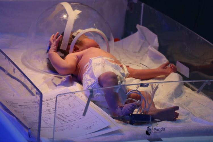 <p>Adıyaman'da 2022 yılının ilk bebeği Mehmet Emin ile Rukiye Polat &ccedil;iftinin ikinci &ccedil;ocuğu olarak d&uuml;nyaya gelen Elif Neva oldu. Adıyaman Belediye Başkanı S&uuml;leyman Kılın&ccedil; sağlık &ccedil;alışanlarından&nbsp;bebek&nbsp;hakkında bilgi aldı.</p>
