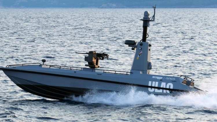 <p>Türkiye'nin ilk Silahlı İnsansız Deniz Aracı "ULAQ", Yunanistan'da telaşa neden oldu.</p>
