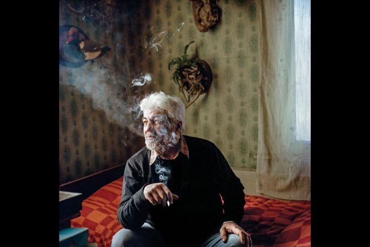 <p>Azerbaycan doğumlu bir etnik Ermeni olan Parkev Kazarian, iki ülke arasındaki ihtilaf nedeniyle 1989'dan beri Ermenistan'da yaşıyor. Efendi, “Onun yalnızlığını ve izolasyonunu yakalamak istedim” diyor. "Bir zaman kapsülüne hapsolmuş gibi."<br />
<br />
Fotoğraf: Rena Efendi/National Geographic</p>
<p> </p>