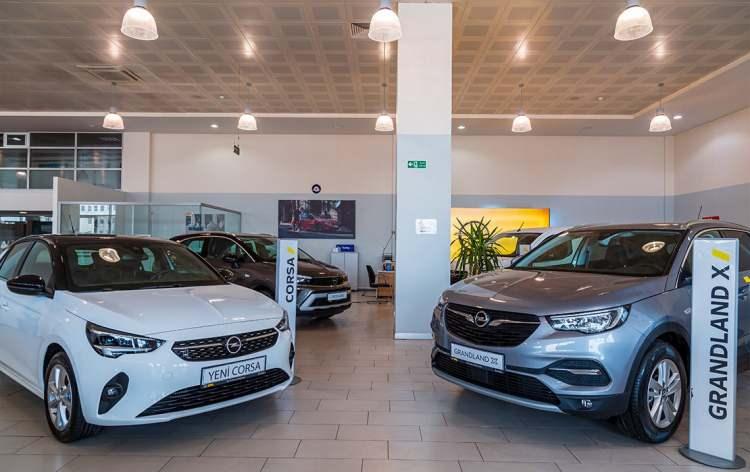 <p><span style="color:#B22222"><strong>Opel 2023 sıfır araç fiyat listesi</strong></span></p>
<p> </p>
<p>Opel sıfır araç fiyatları 2023 yılının gelişi ile uygulanan zamla birlikte şekillendi.</p>
<p> </p>
<p>Çip krizi yaşanan otomotiv sektöründe kısa aralıklarla artış gösteren fiyatlara yeni yıl zammının da eklenmesiyle durum son halini aldı.</p>
<p> </p>