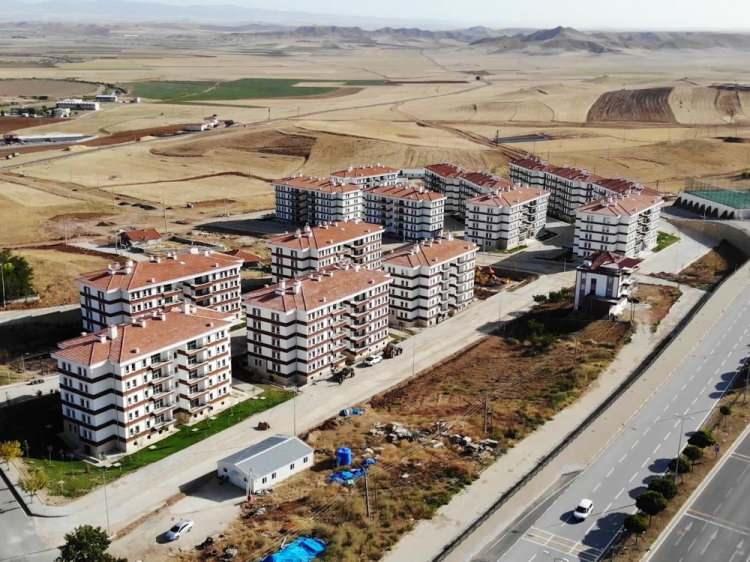 <p>Çevre, Şehircilik ve İklim Değişikliği Bakanlığı, Yeni Evim kampanyasıyla ilgili en çok merak edilen soruları yanıtladı.</p>
