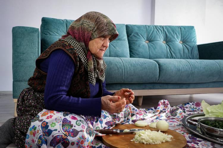 <p><strong>'KENDİSİ O GÜN BANA YANINA GELECEĞİM DEDİ'</strong></p>
<p>Ceylan,<strong> “Rabbim bana bunu nasip etti. Kendisi o gün bana yanına geleceğim dedi ve sözünün sahibidir gelir dedim. Allah nasip ederse inşallah ayrın gelecek. Nasibimde bu da varmış böyle bir şey beklemezdim. Allah razı olsun, vatanımız hakkında rabbim hayırlısını versin. Vatanımızı düşmanlara çiğnetmeyelim”</strong> şeklinde sözlerini sonlandırdı.</p>