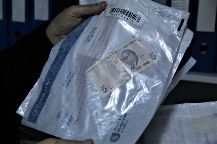 <p>Daha sonra ise eşya depolamaya teslim ediliyor. Mobil denetleme ekibimiz tarafından adreslerden toplanarak buraya getiriliyor. Belli bir süre burada bekletiyoruz. </p>