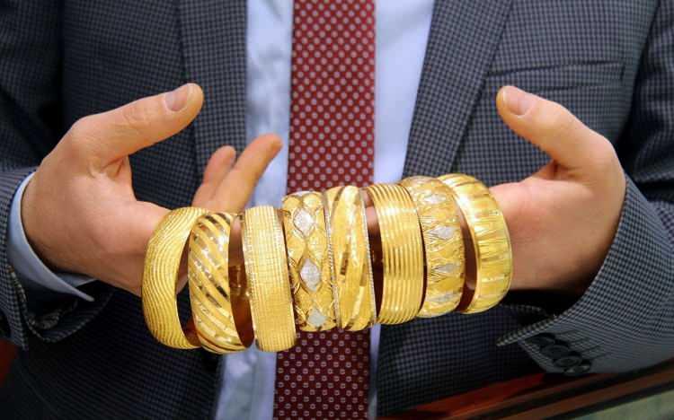 <p><strong>Haziran'da Merkez Bankası çekilir!</strong></p>

<p> </p>

<p>Hazirana kadar musluklar biraz daha açılır. Yapılandırmalar, af ve teşvikler, ÖTV ve matrah düzenlemeleri, düşük oranlı faiz kredileri, yeni konut satış projeleri gibi birçok açıklama peş peşe gelebilir. </p>
