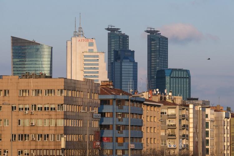 <p><strong>Peşinat ödenecek mi?</strong></p>
<p>Konut bedelinin yüzde 10’u peşin alınacak, dileyen daha fazla da ödeyebilecek.</p>