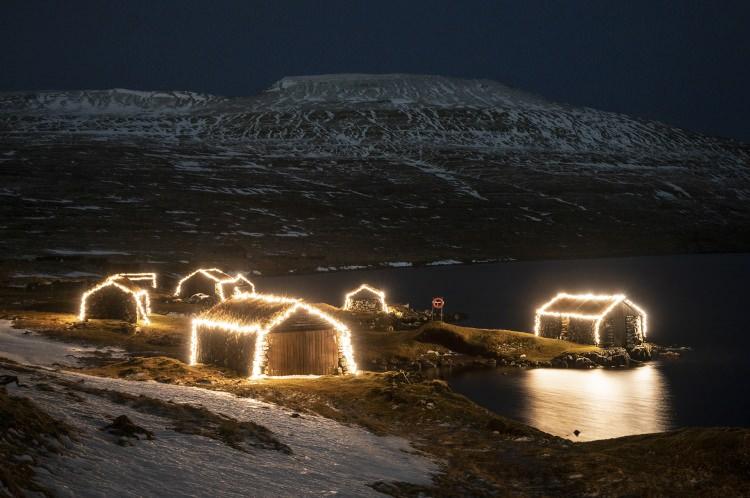 <p>Atlas Okyanusu'nda İzlanda ve Norveç'in arasında kalan Faroe Adaları, koyunlarıyla ünlü bir ülke. Faroe kelime olarak "koyun" anlamına geliyor. </p>

<p> </p>
