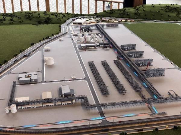 <p><strong>"TÜRKİYE 15 ÇEŞİTLİ KAYNAKTAN DOĞAL GAZ ALIYOR, PAZAR OLUŞMASI NORMAL"</strong></p>

<p> </p>

<p>Bulgaristan'la son aylarda bazı teknik görüşmeler vardı. 3 hafta önce Bulgaristan heyetini sayın Cumhurbaşkanımız İstanbul'da ağırladı. Gündemde enerji ve doğal gaz konusu vardı. Bulgaristan bizim gibi enerjide dışa bağımlı ülke. Alternatif kaynak arayışı içindelerdi. Bizim altyapımız oldukça güçlü. Depolarımızın kapasite sayısını arttırdık. Öncelikle kendi arz güvenliğimiz, kendi içimizde tüketilecek gazın işlenmesi ve iletilmesiyle ilgili. Bir taraftan Avrupa'nın güney doğusunda gaz merkezi olma çabamız vardı. Bu ete kemiğe büründü. Bulgaristan'da yapılan anlaşma ile bunun ilk adımını atmış olduk. Türkiye 15 çeşitli kaynaktan doğalgaz alıyor. İran, Azerbaycan, Rusya en çok doğal gaz rezervine sahip ülkeler. Hazar'ın doğusundan, Irak'tan, Doğu Akdeniz'den gelecek kaynaklar da eklenebilir. Bu kaynağın girdiği noktada pazarın oluşması, ticaretin oluşması gayet doğal. Bir de buna yerli gazı eklediğimiz de çok daha büyük gaz rezervine sahip olacağız.</p>
