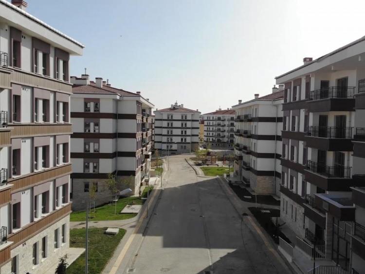 <p> “Aile geliri 20 bin lira olan ile 40 bin lira olana farklı olur. Bu aynı zamanda bir sosyal proje. Daha düşük hane geliri olana daha çok katkı olur” dedi. </p>