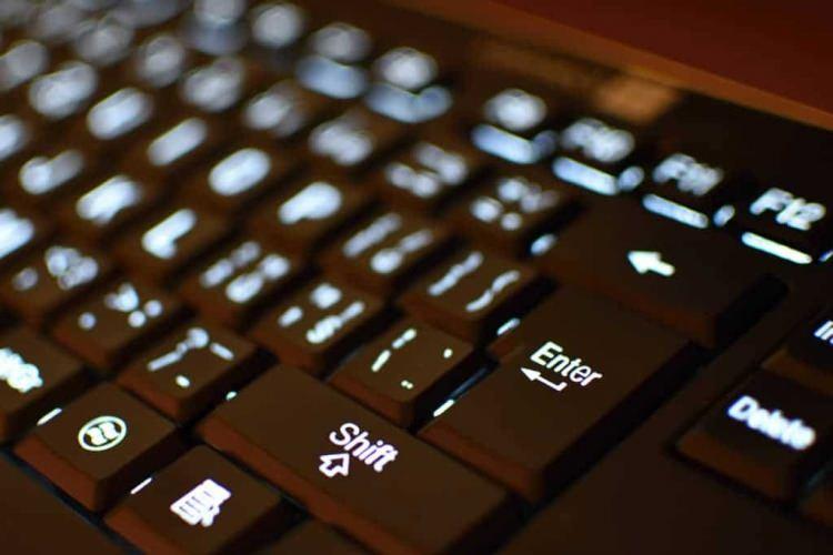 <p><strong>E-DEVLET'TEN BAŞVURU YAPILABİLİYOR</strong></p>

<p>Çektikleri kredide hayat sigortası yürürlükte olan vatandaşlar e-Devlet sistemi (www.turkiye.gov.tr) üzerinden başvuru yaparak hayat sigortası poliçesinin iptaline ve priminin de verdiği hesap numarasına yatmasını talep edebiliyor.</p>

<p> </p>
