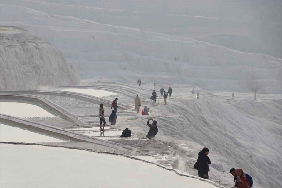 <p>Misafirlerimizin kışın kayak yapma şansları var. Kayak turizmi de yakın gelecekte Uludağ kadar Kartalkaya kadar konuşulmaya başlanacak. </p>
