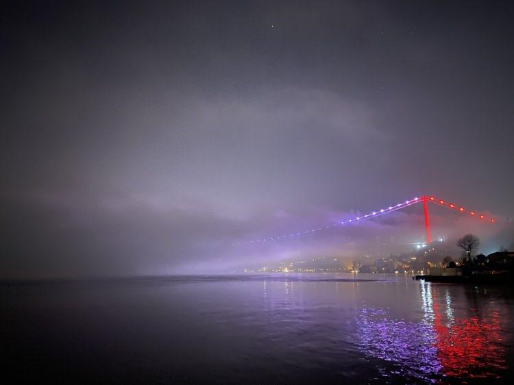 <p>Kıyı Emniyeti Genel Müdürlüğünün internet sitesinden yapılan bilgilendirmeye göre, 04.35 itibarıyla İstanbul Boğazı çift yönlü olarak gemi geçişlerine kapatıldı.</p>
