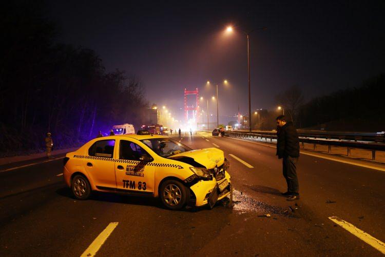 <p>Sürücülerinin kimliği ve plakaları henüz belirlenemeyen 6 otomobil, Fatih Sultan Mehmet Köprüsü Kavacık çıkışında birbirleriyle çarpıştı.</p>
