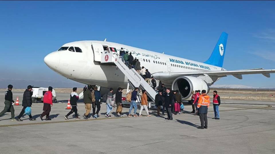 <p>Burada gerekli kontrolleri yapılan göçmenler, 2023 yılının ilk charter uçak seferiyle Afganistan'a gönderildi. </p>

<p> </p>
