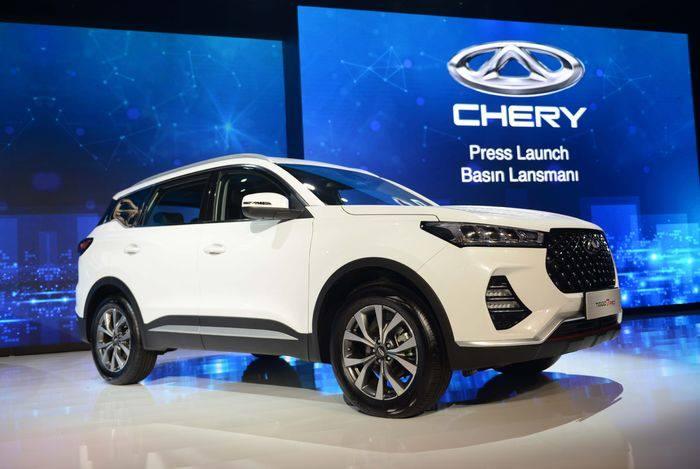 <p>Chery son 4 yıldır, pazar araştırması, müşteri beklentilerinin analizi ve daha birçok farklı alternatiflerin fizibiliteleri sonucunda, Türkiye pazarına kendi yatırımı ile gelme kararı almıştır. Bu karar, markanın Türkiye pazarına olan inancının da tam bir göstergesidir'' diye konuştu.</p>
