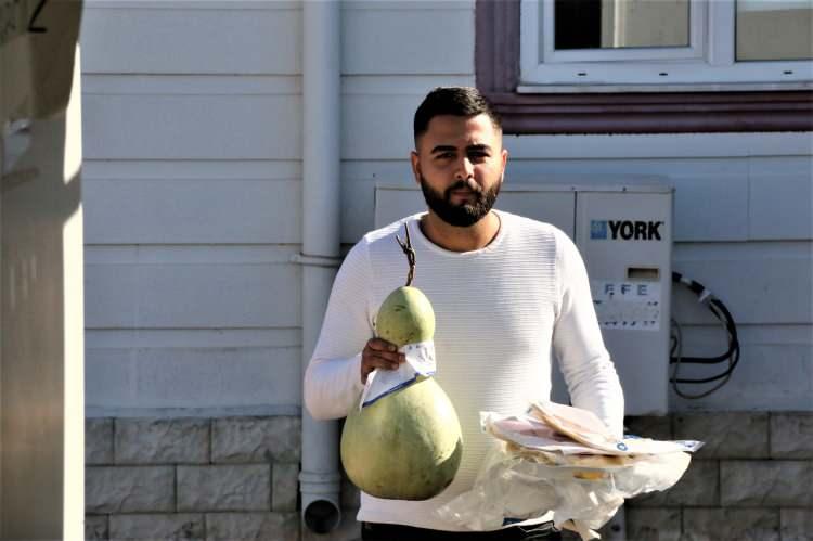 <p>Büroya getirilen eşyalara görevli bir personel tarafından barkot numarası verildikten sonra, vatandaşların da kontrol edebileceği şekilde internet ortamına işleniyor.</p>
