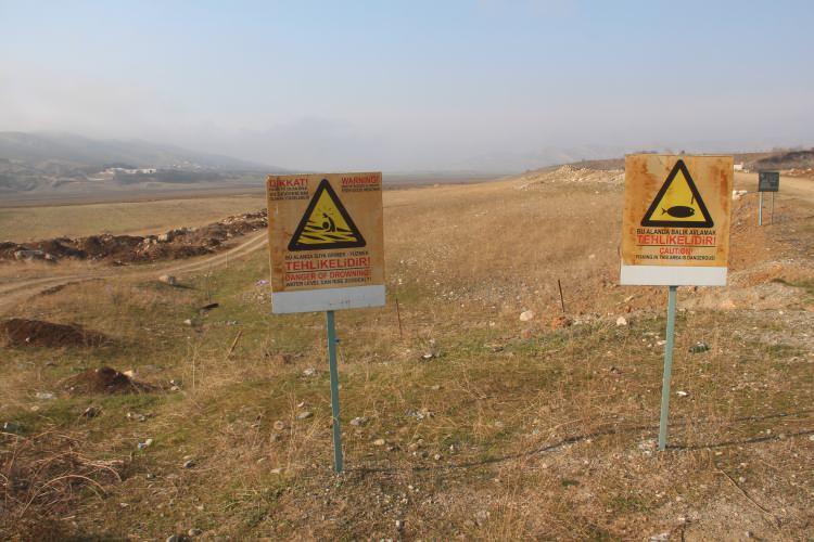 <p> Büyük bir sıkıntıda olduklarını belirten balıkçılar, en kısa zamanda yağışların gelmesini temenni etti.</p>