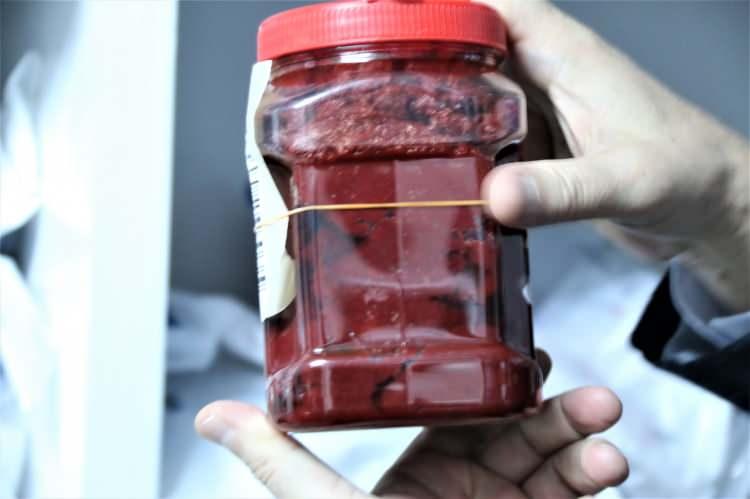 <p>Bozulabilecek olan ürünleri 1 gün bekletip, sonra imha ediyoruz. Onun dışında paraları, cüzdanları, eşyaları 1 ay saklıyoruz. 1 ay sonra malzemelerin bir kısmını sosyal hizmetlere teslim ediyoruz. </p>
