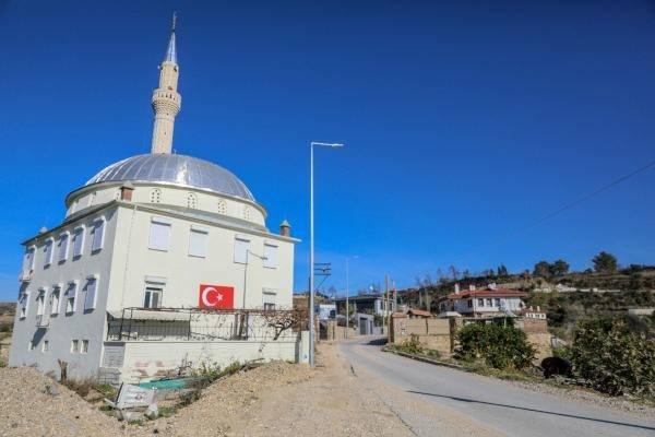 <p>Mahallenin yanan camisi ve okulu da bu süreçte yenilendi. Yapılan evlerle yeni bir görünüme kazanan mahallede hayat yeniden hareketlenmeye başladı. Cumartesi günü Antalya'da olacak Cumhurbaşkanı Recep Tayyip Erdoğan, teslim edilen evleri ziyaret edecek.</p>
