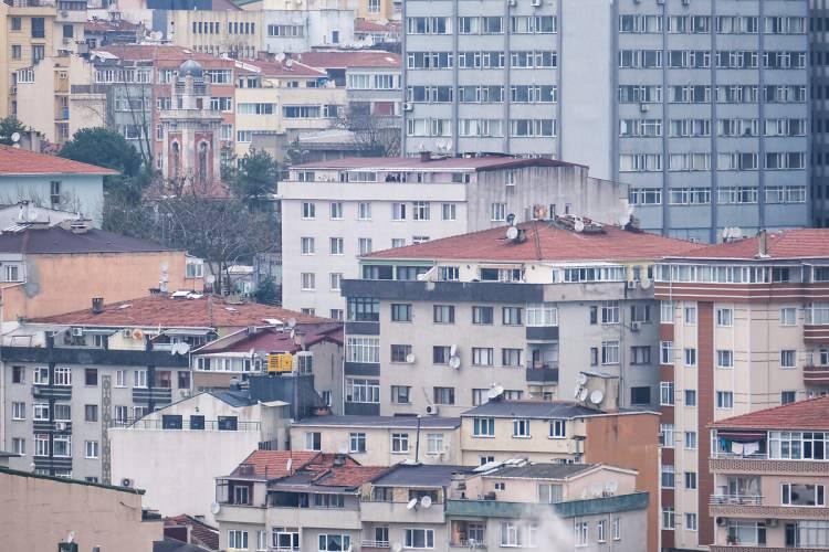 <p>Bakan Nebati, “Kredi vadesi azami 15 sene olacaktır. 2 milyona kadar olan kullandırımlarda faiz yüzde 0.69, 2-4 milyon arasına yüzde 0.79, 4-5 milyon lira arasına yüzde 0.99 olarak uygulanacak” diye konuştu. </p>