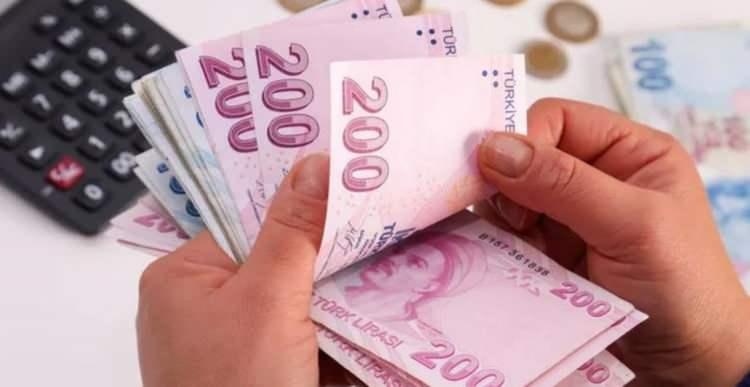 <p><strong>KİŞİ HAYATINI KAYBEDERSE SİGORTA ŞİRKETİ ÖDÜYOR</strong></p>

<p>Bankanın hem vatandaşı hem de kendini güvence altına aldığı hayat sigortasında kredi kullanan kişinin ölümü durumunda kredinin kalan kısmı sigorta şirketi tarafından karşılanıyor.</p>

<p> </p>
