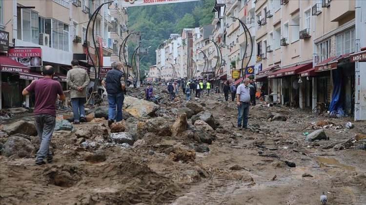 <p>Yüzlerce ev, iş yeri kullanılamaz hale gelirken, kentteki altyapı sistemlerinin önemli bir bölümü devre dışı kalmıştı.</p>